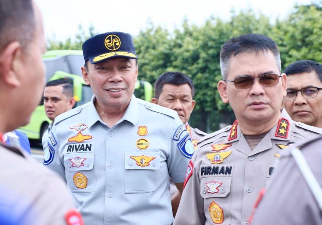 Kakorlantas Polri Irjen Pol Firman Shantyabudi dan Direktur Utama Jasa Raharja Rivan A Purwantono.