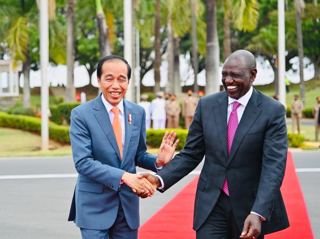 Jokowi Tertawa Akrab dengan Presiden Kenya, Ternyata Ini yang Dibahas. (Foto: Dok. Biro Pers Setpres)