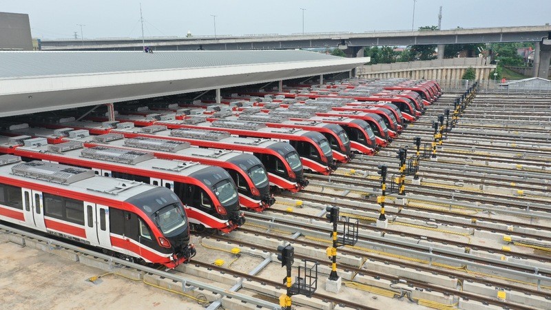 Naik LRT Jabodebek Bisa Pakai KMT. (Foto: MNC Media)