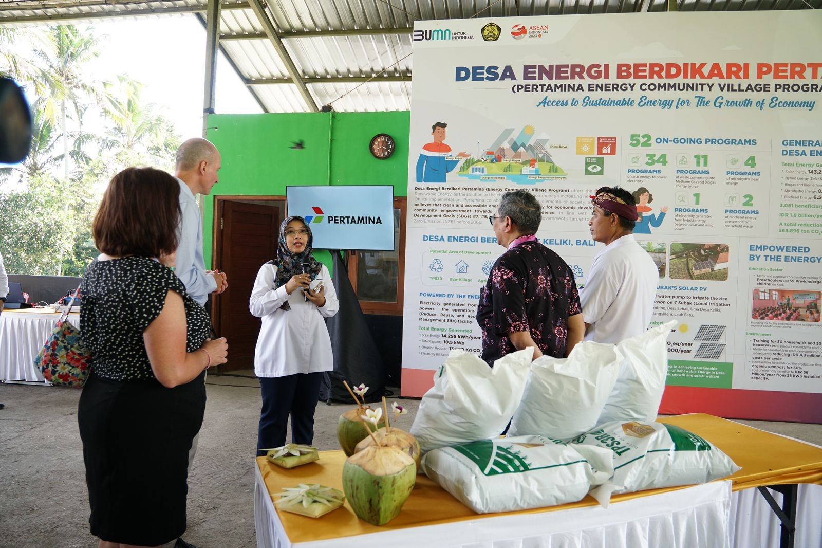 Kunjungi Desa Energi Berdikari Pertamina, Deputy Secretary of Energy AS Terkesima (foto: MNC media)