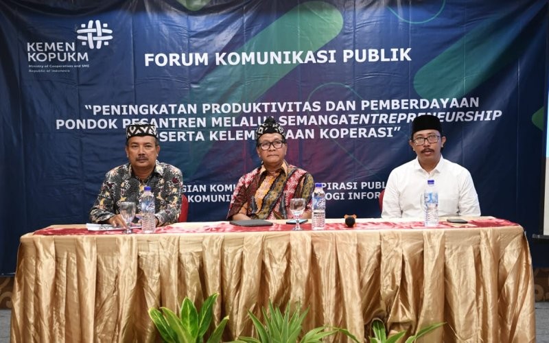 KemenKopUKM mendorong pemanfaatan koperasi untuk mengembangkan produk unggulan khas daerah (Ikhsan Permana/MPI)