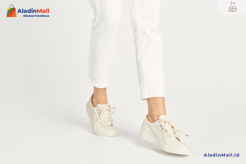 Setelan Nonton Konser Tersimple, Ada Sneakers dan Baju Casual Wanita di AladinMall . (Foto: MNC Media