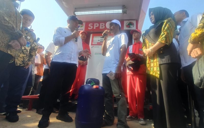 MenKopUKM Teten Masduki dalam Peluncuran Program SOLUSI Nelayan (Suryono Sukarno/MPI)
