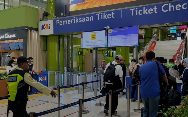 Perkuat Penjualan Saat Ramadan, KAI Obral Diskon Harga Tiket hingga 20 Persen (foto: MNC media)
