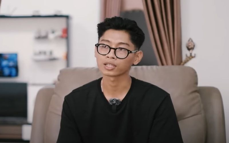 Kisah Inspiratif Penjual Kerupuk: Utang Ratusan Juta Lunas, Omzet Miliaran Rupiah. (Foto: YouTube/Naik Kelas)