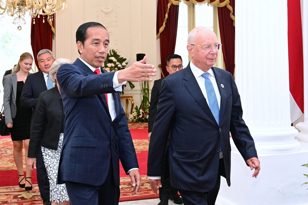 Temui Jokowi, Ketua Eksekutif WEF Sebut Dirinya Big Believer on ASEAN. (Foto Setpres)