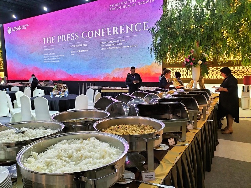 Intip Menu Khas Nusantara di Media Center KTT ASEAN, Ada Soto Padang hingga Tempe Mendoan. (Foto: MNC Media)