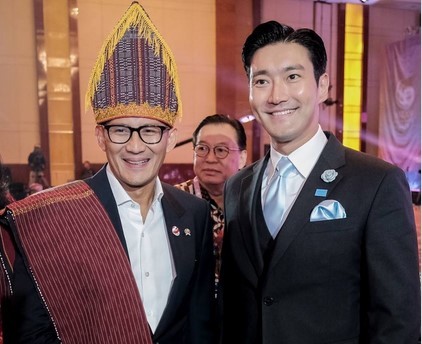 Bertemu di ASEAN Business Awards, Sandiaga dan Siwon Choi Bahas Pariwisata. Foto: MNC Media.