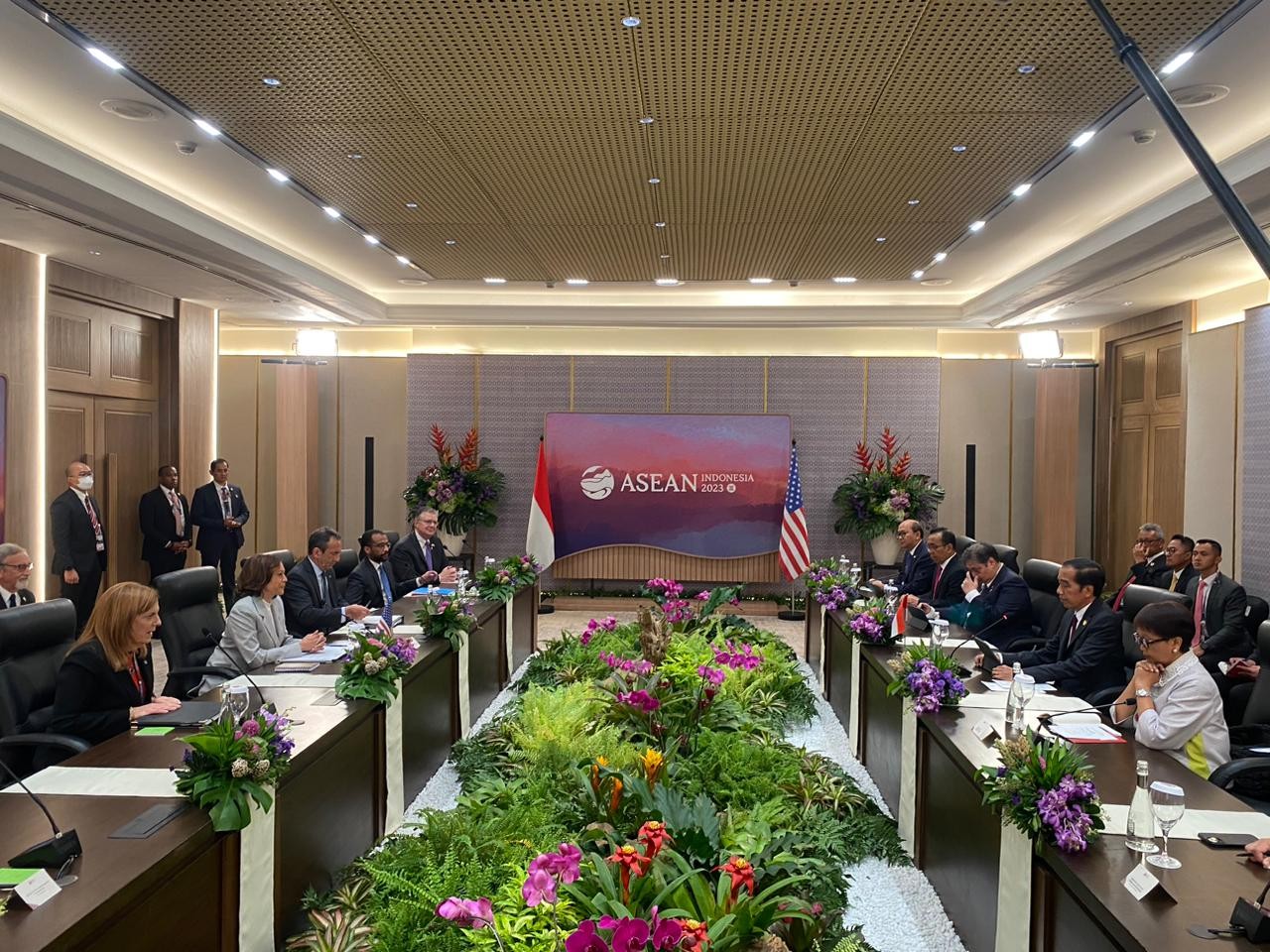 Bertemu Wapres AS, Jokowi Sampaikan Duka atas Bencana Kebakaran di Hawaii. (Foto: Biro Pers Setpres)