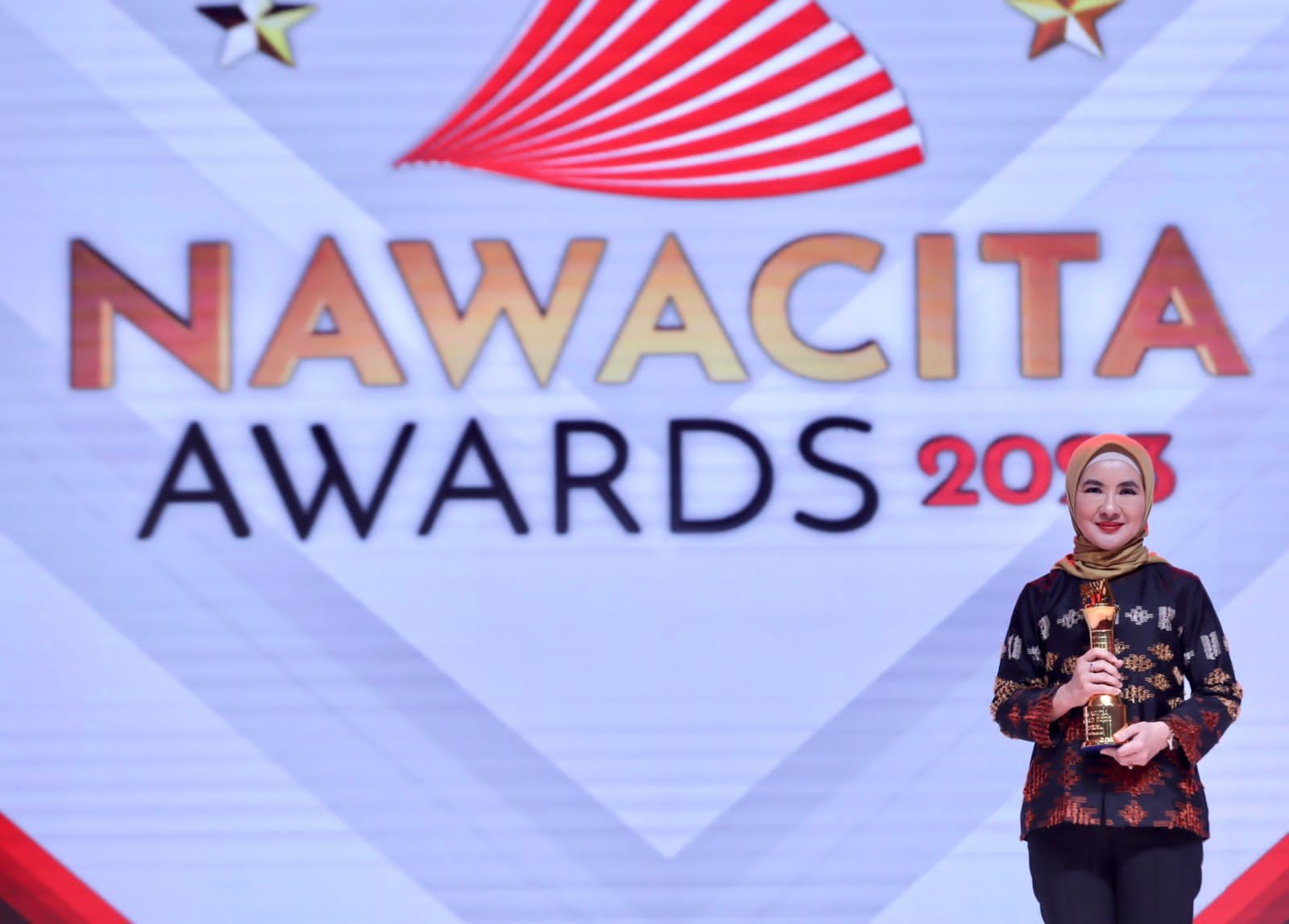 Dirut Pertamina Nicke  Widyawati Raih Penghargaan Nawacita Award 2023. Foto: dok. Pertamina.