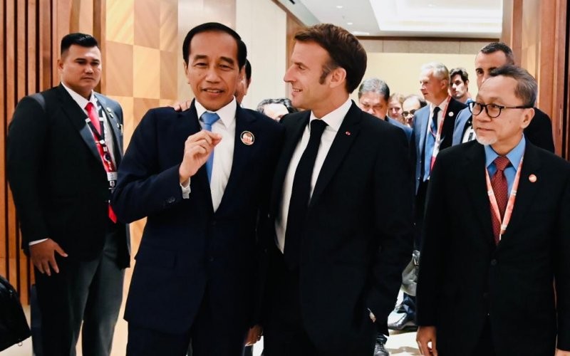 Presiden Jokowi dan Presiden Prancis Emmanuel Macron di India