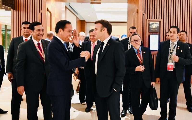 Presiden Jokowi dan Presiden Republik Prancis Emmanuel Macron, di Bharat Mandapam, IECC, Pragati Maidan, New Delhi, India