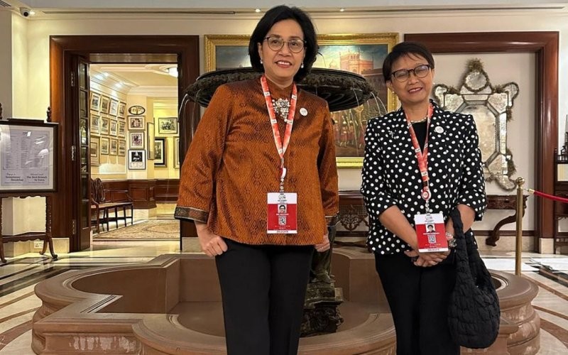 Menkeu Sri Mulyani Indrawati membagikan momen saat dirinya dan Menlu Retno Marsudi menghadiri KTT G20 India. (Instagram/smindrawati)