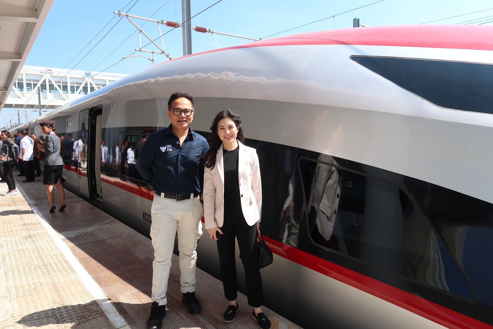 Wamenparekraf Jajal Kereta Cepat Sebelum Diuji Coba oleh Presiden. (Foto: Heri/MNC Media)