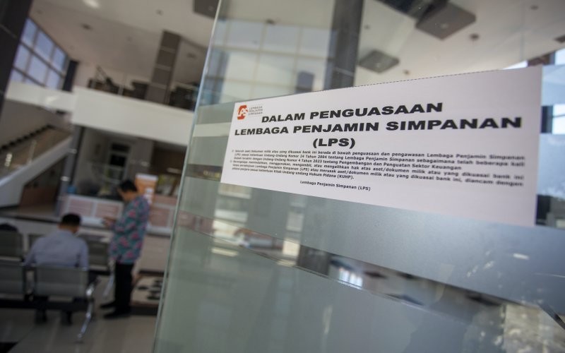 OJK mencabut izin usaha BPR Karya Remaja Indramayu, Jawa Barat (Andiran Supendi/MPI)