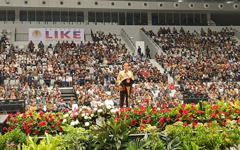 Presiden Jokowi di Festival Lingkungan, Iklim, Kehutanan, dan Energi Baru Terbarukan 2023 (LIKE) yang digelar Kementerian LHK, di Indonesia Arena
