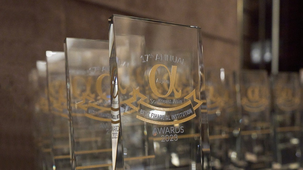 BRI Danareksa Sekuritas Kembali Sabet Penghargaan Best Investment Bank in Indonesia. (Foto MNC Media)