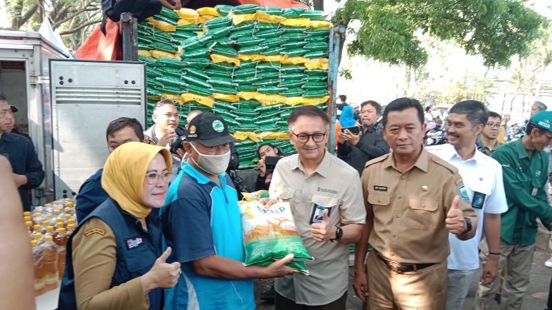 Bulog Sediakan 10 Ton Beras Murah di Bandung untuk Tekan Harga dan Inflasi. (Foto: MNC Media)