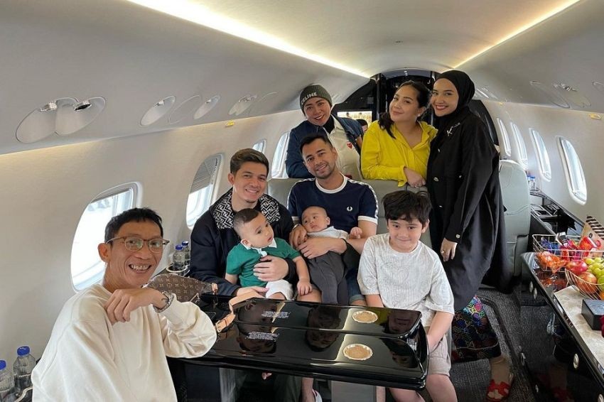 Artis Indonesia yang Memiliki Jet Pribadi, Termasuk Hawker 400 Milik Raffi Ahmad. (Foto: MNC Media)