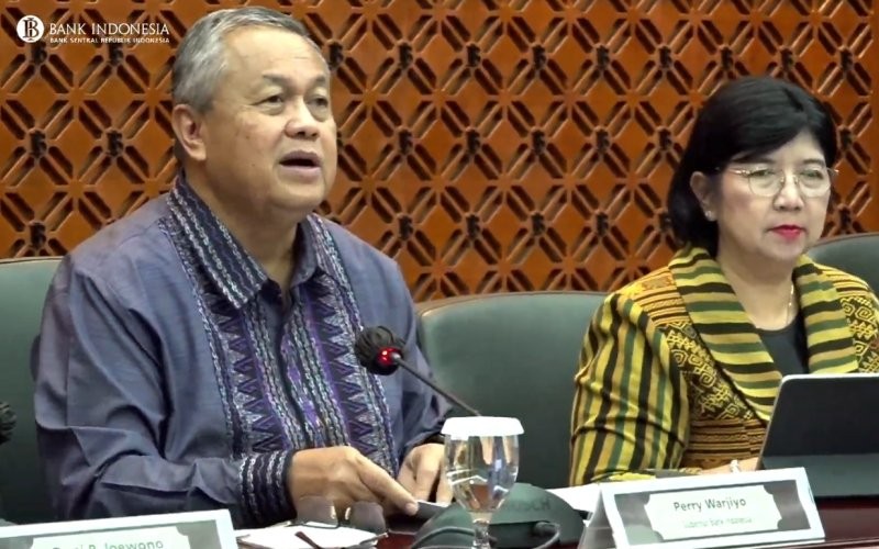 Gubernur Bank Indonesia Perry Warjiyo saat mengumumkan hasil Rapat Dewan Gubernur (RDG) BI, Kamis (21/9/2023). (YouTube/Bank Indonesia)