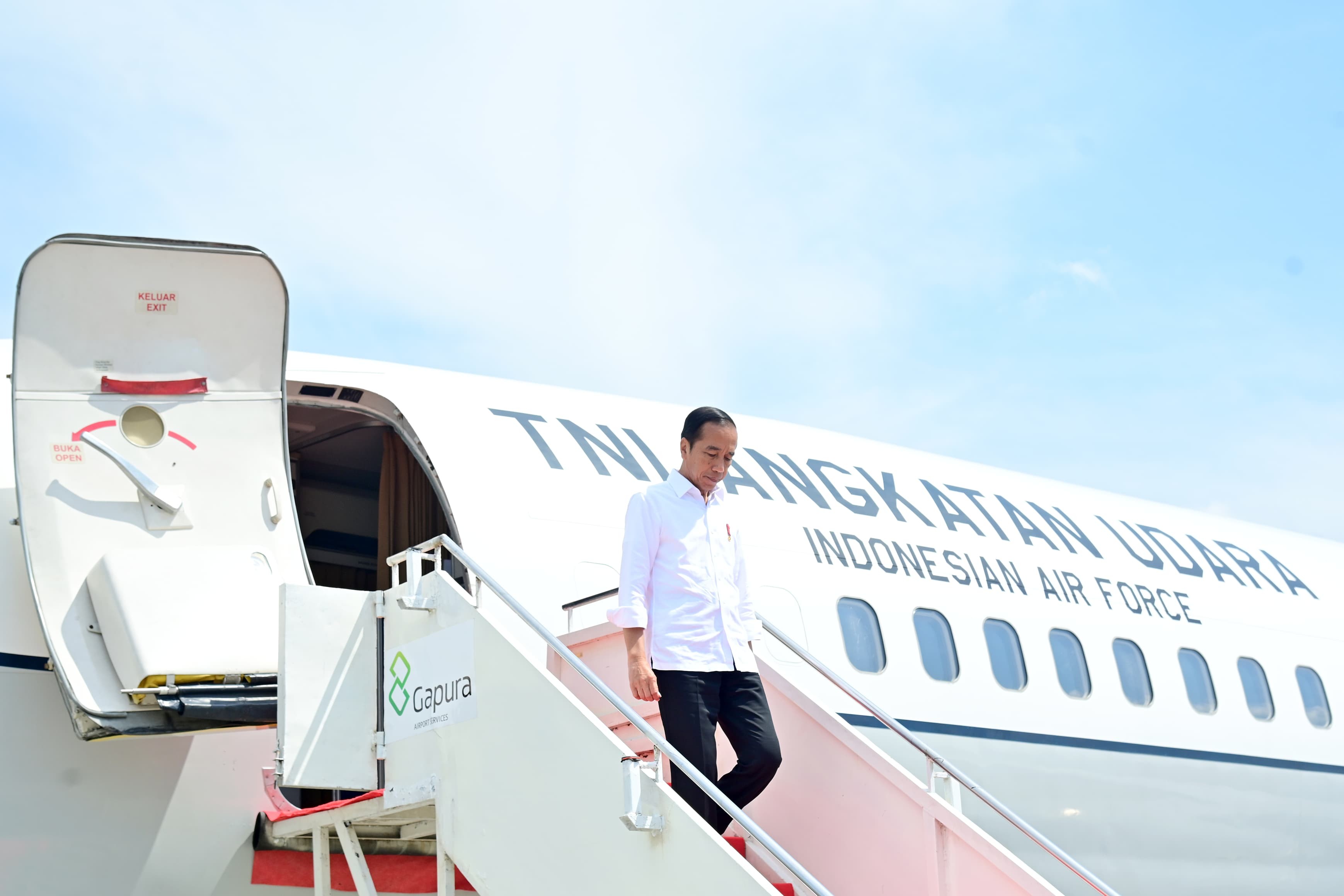Tiba di Samarinda, Jokowi Langsung Cek Harga Bapok di Pasar Merdeka. (Foto Setpres)