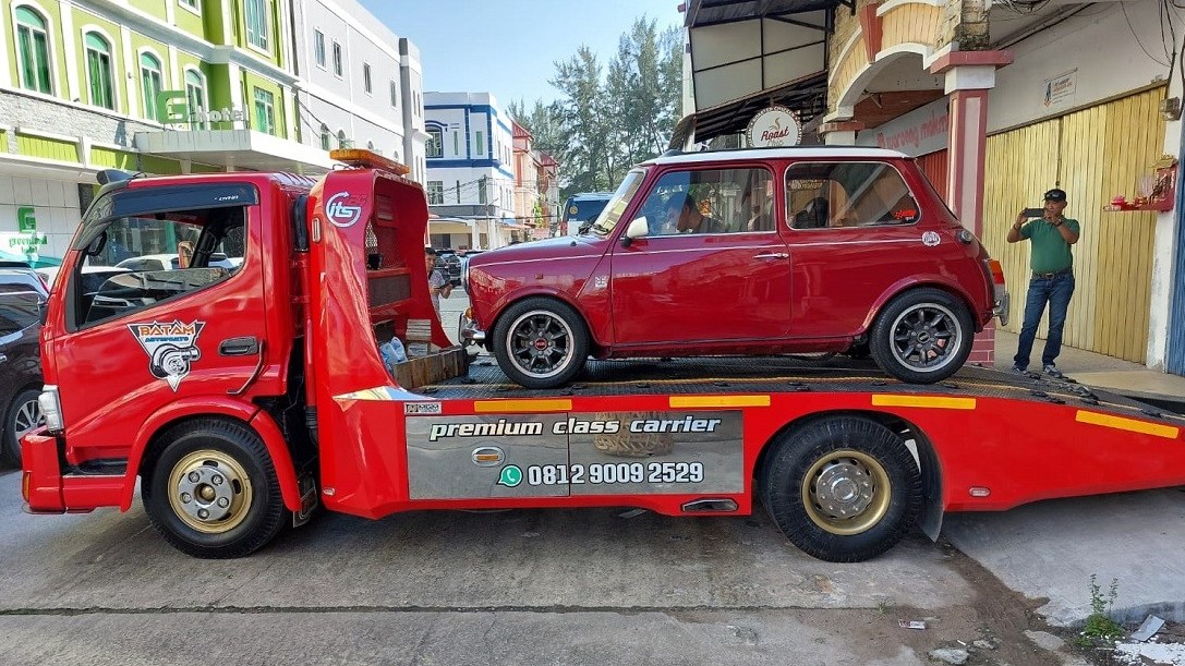 Penampakan Tiga Mobil Mewah dan Antik Milik Andhi Pramono yang Disita KPK. (Foto Istimewa KPK)