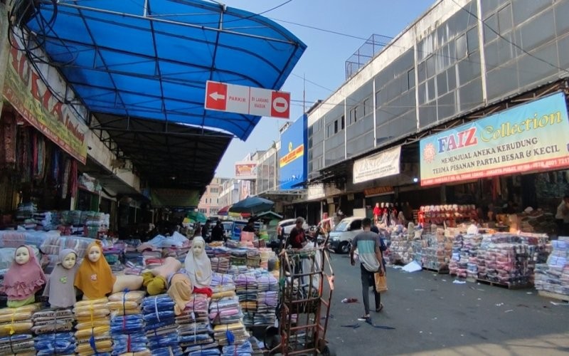 Kondisi pasar Tanah Abang, Jakarta Pusat, sepi pembeli (Iqbal Dwi Purnama/MPI)