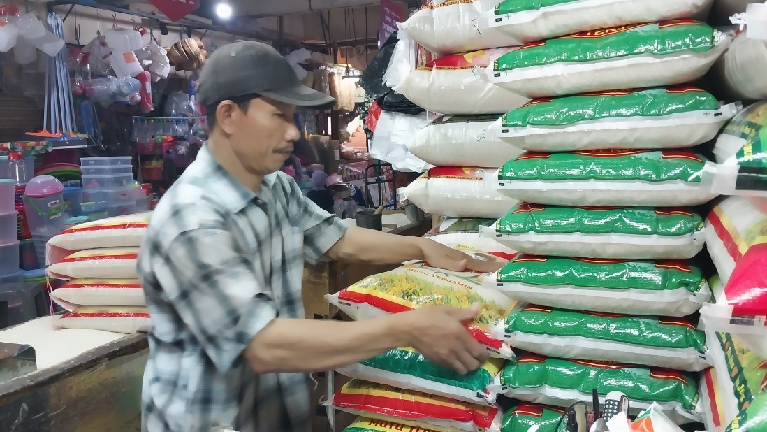 Harga Beras Kian Mencekik Jelang Pemilu, Ada Apa? (Foto: MNC Media)