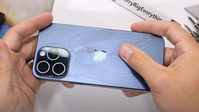 iPhone 15 Pro Max Pakai Bahan Titanium, Benarkan Mudah Retak? (Foto: 9to5Mac.com)