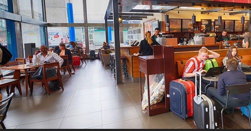 4 Alasan Kenapa Harga Makanan di Bandara Mahal, Bukan Rahasia Umum. (Foto: Harga Makanan di Bandara Mahal)