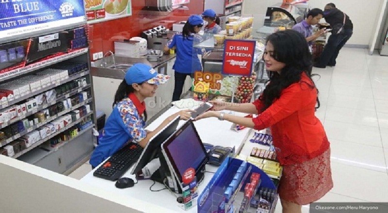 Tarik Tunai GoPay dan OVO di Indomaret, Mudah Anti Ribet. (Foto: MNC Media)