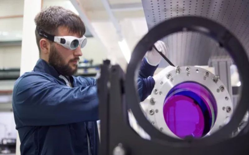 Inggris Kembangkan Laser Terkuat di Bumi, Bakal Lebih Terang dari Matahari. Foto:  Foto: Dok Fisher Studios