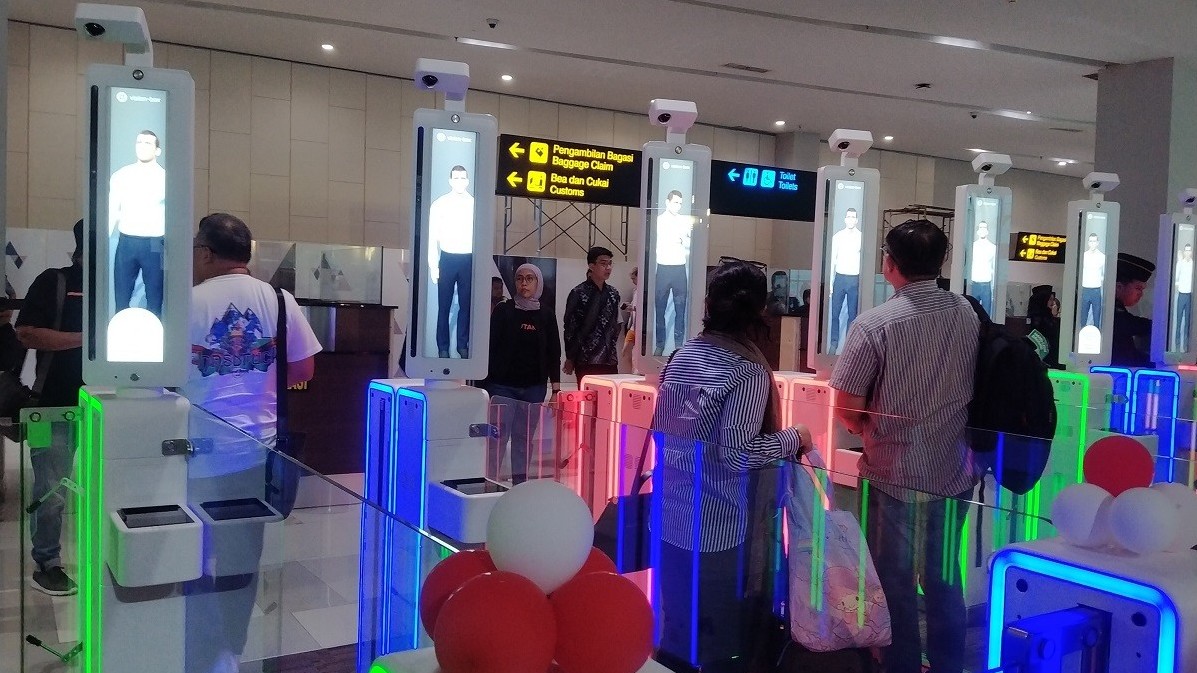Makin Canggih, 24 Autogate Sudah Terpasang di Imigrasi Bandara Soetta. (Foto Isty Maulidya/MPI)