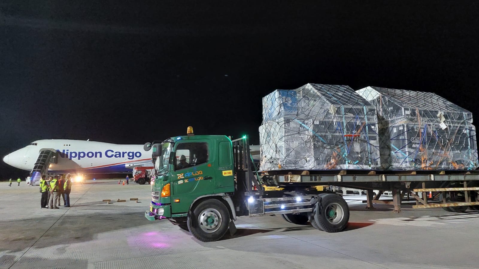 111 Ton Logistik MotoGP 2023 Tiba di Bandara Lombok Tadi Malam (FOTO:Dok Ist)