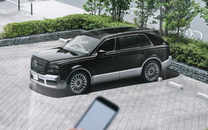 Toyota Century SUV. Mobil paling mewah milik Toyota ini disebut cocok buat anak muda, harganya bahkan lebih murah dari Rolls-Royce.  (Carscoops)