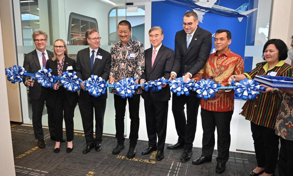 Dubes AS Sambut Pembukaan Kantor Baru Boeing di Indonesia. (Foto: State Dept/Budi Sudarmo)