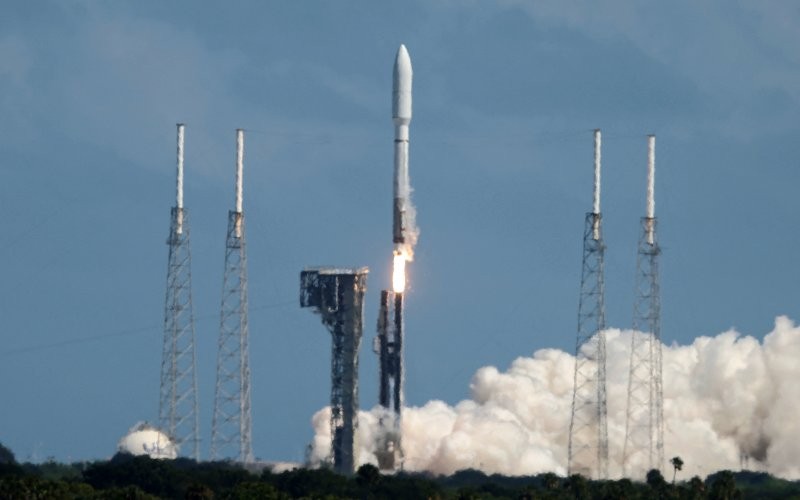 Sepasang prototipe satelit pertama Amazon untuk jaringan internet Kuiper diluncurkan ke luar angkasa (Reuters)
