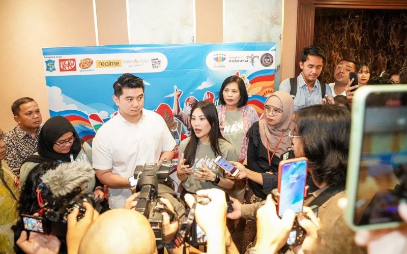 Wakil Menteri Pariwisata dan Ekonomi Kreatif (Wamenparekraf) Angela Tanoesoedibjo mengajak kalangan muda ikut serta mempromosikan potensi pariwisata daerahnya. 