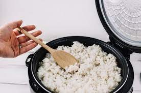 Pemerintah Bagi Rice Cooker Gratis, Pengamat Ingatkan Soal Tahun Politik (foto: MNC Media)