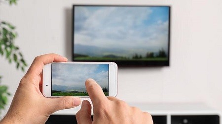 Inilah 3 Cara Menyambungkan HP ke TV dengan Wifi. (FOTO : MNC MEDIA)