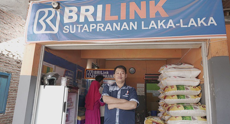Mempermudah Layanan Transaksi Keuangan Warga Kota Bahari, Ini Cerita Sukses Agen BRILink Sutapranan Feri Antoro. (Foto: Okezone/Sabang Prayogi)