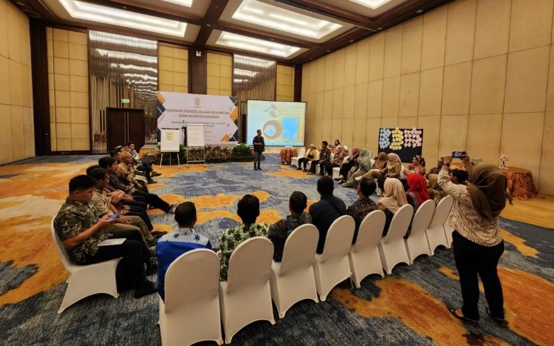 Badan Otorita Ibu Kota Nusantara memberikan pelatihan dan sosialisasi terkait pengelola keuangan ke warga di sekitar Ibu Kota Nusantara (IKN).