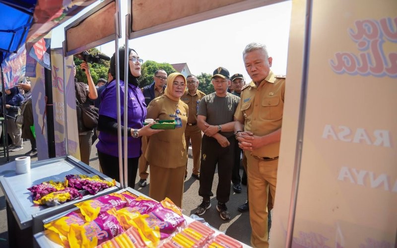 Pemkot Bandung menggelar Gerakan Pangan Murah (GPM) di Lapangan Sesko AD Kota Bandung, Senin (16/10/2023).