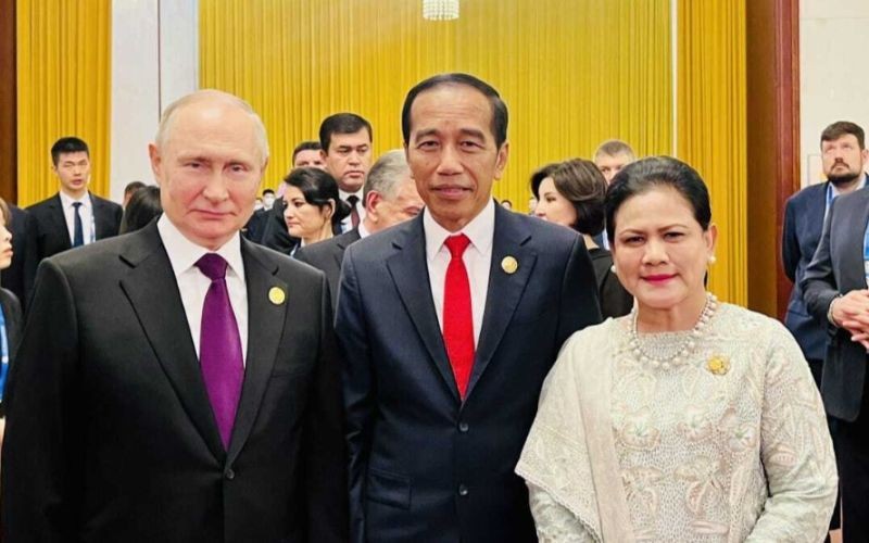 Momen Jokowi Bertemu Vladimir Putin di China, Berbincang hingga Foto Bareng.