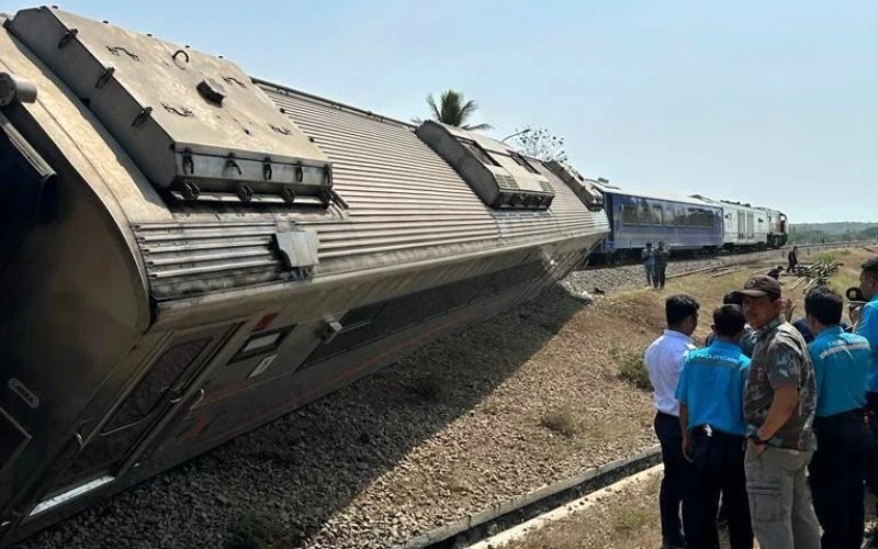 Perjalanan Kereta Api (KA) dari Bandung menuju arah Jawa Timur (Jatim) akan memutar lewat Semarang.