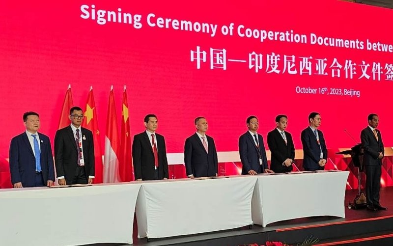 PLN lakukan kerja sama investasi  dengan perusahaan energi bersih asal China. Ada sembilan kerja sama dalam hal ini. (PLN)