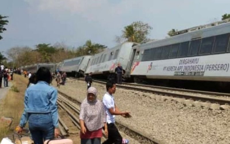 Kereta Api Argo Semeru rute Surabaya Gubeng - Gambir mengalami kecelakaan.  (Istimewa)