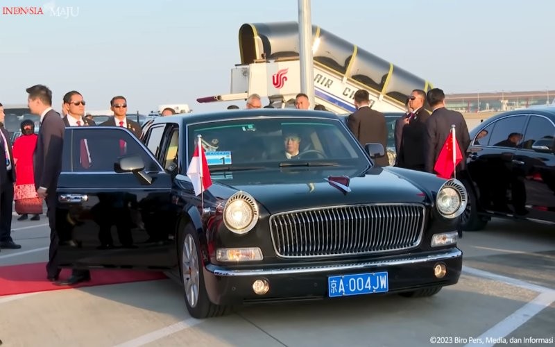 Presiden Jokowi dijemput dengan mobil mewah dan termahal di China. (YouTube/Setkab)