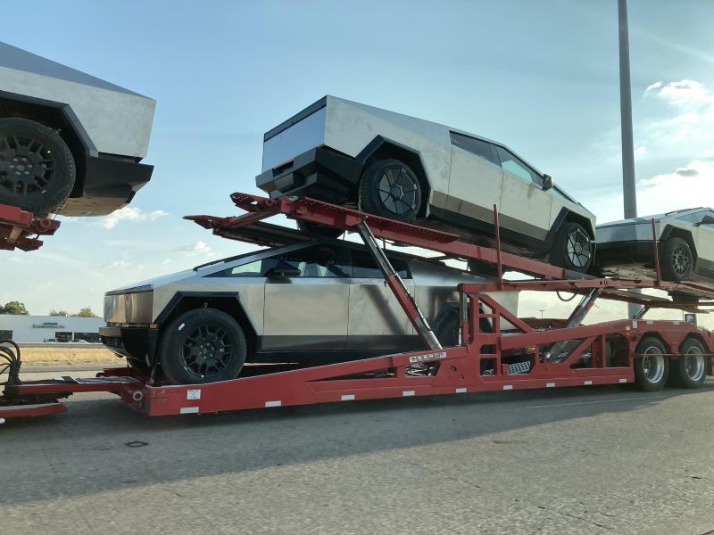 Setelah Inden Empat Tahun, Tesla Bakal Kirim Cybertruck Mulai November 2023. (Foto: theverge.com)