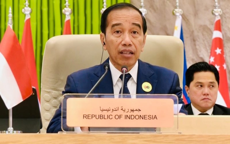 Presiden Jokowi mencurahkan isi hatinya alias curhat mengenai kuota jamaah haji Indonesia yang antreannya panjang. 